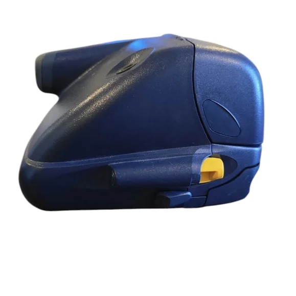 Polaroid 600 Vintage Camera - Picture 3 of 4